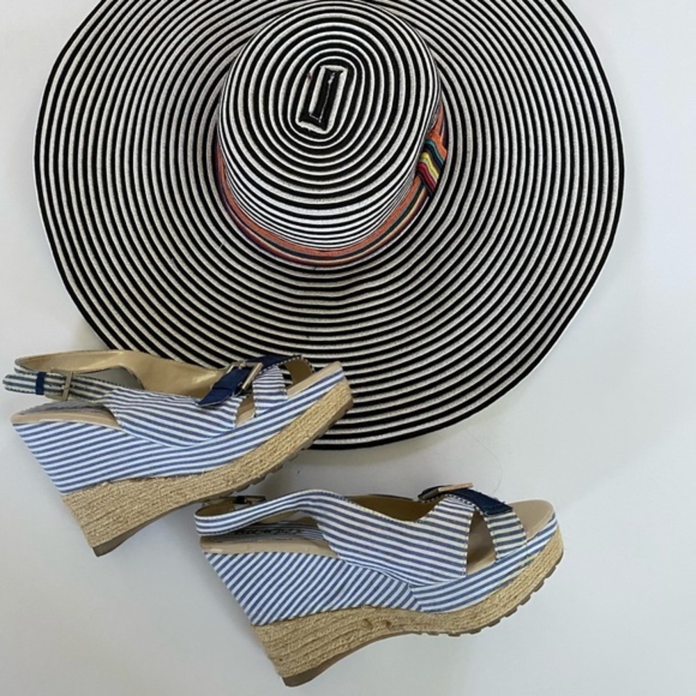 Bumper blue/white striped wedges with buckle, Sz 8